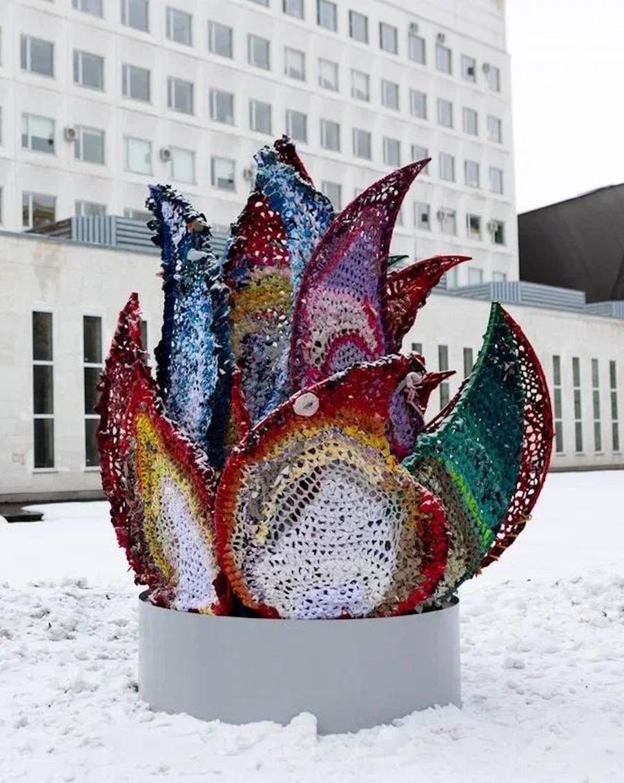 Художница из Воронежа подарила Москве "Огонь искусств" из костюма бабушки, штанов отца и семейной скатерти из 90-х