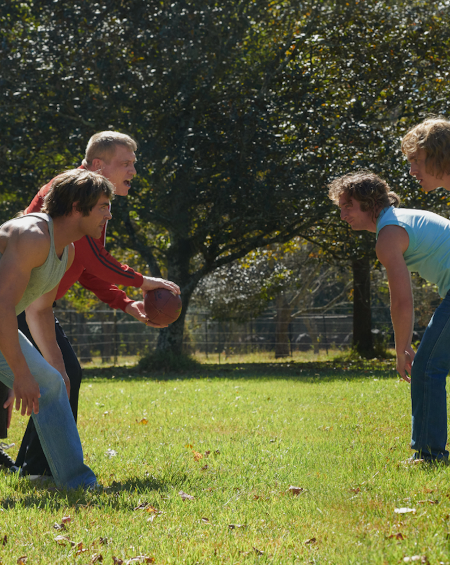 Зак Эфрон блеснул стальным прессом. В кинопрокат вышла драма-претендент на Оскар "Стальная хватка"