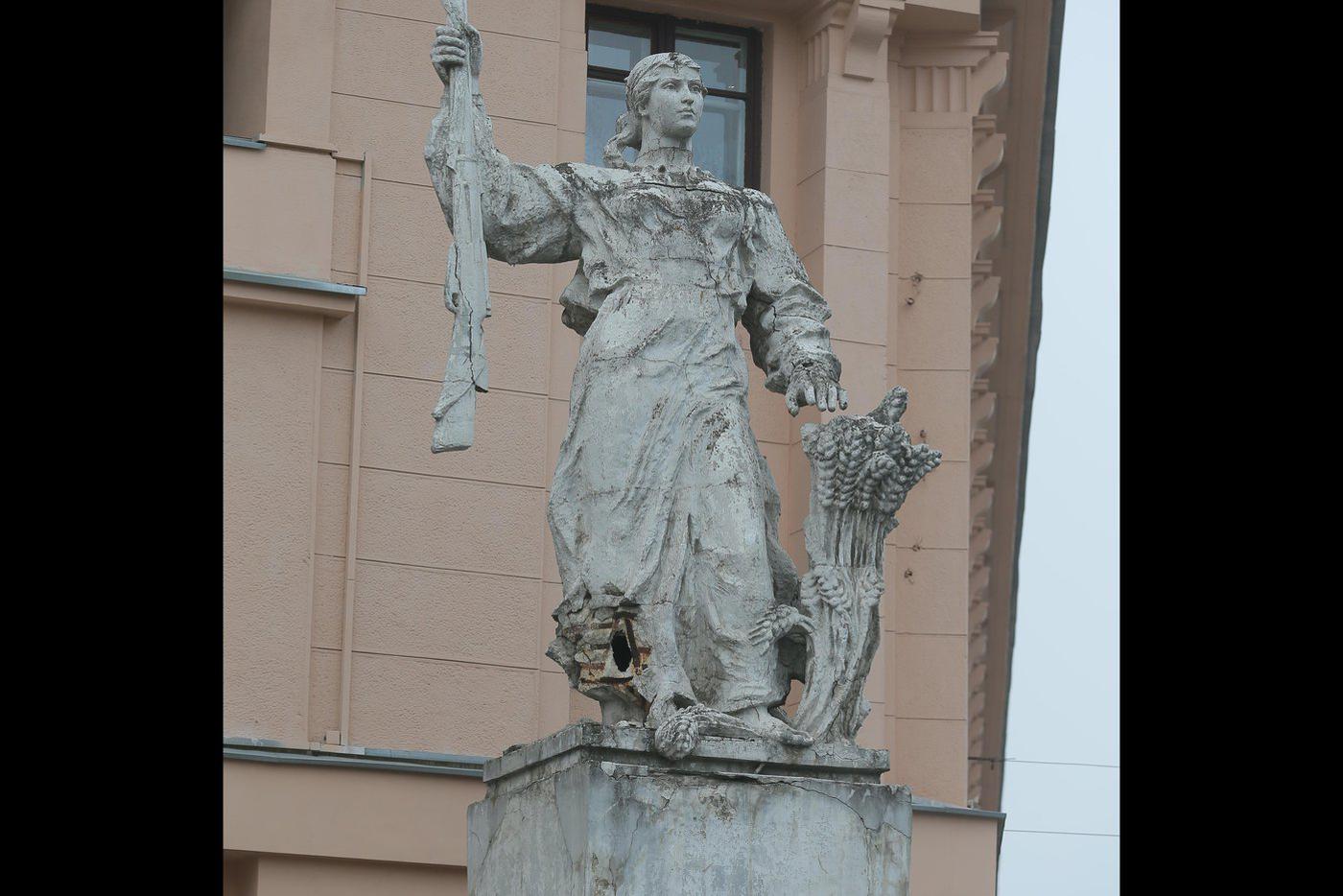 "Колхозница" была в ещё более плачевном состоянии.