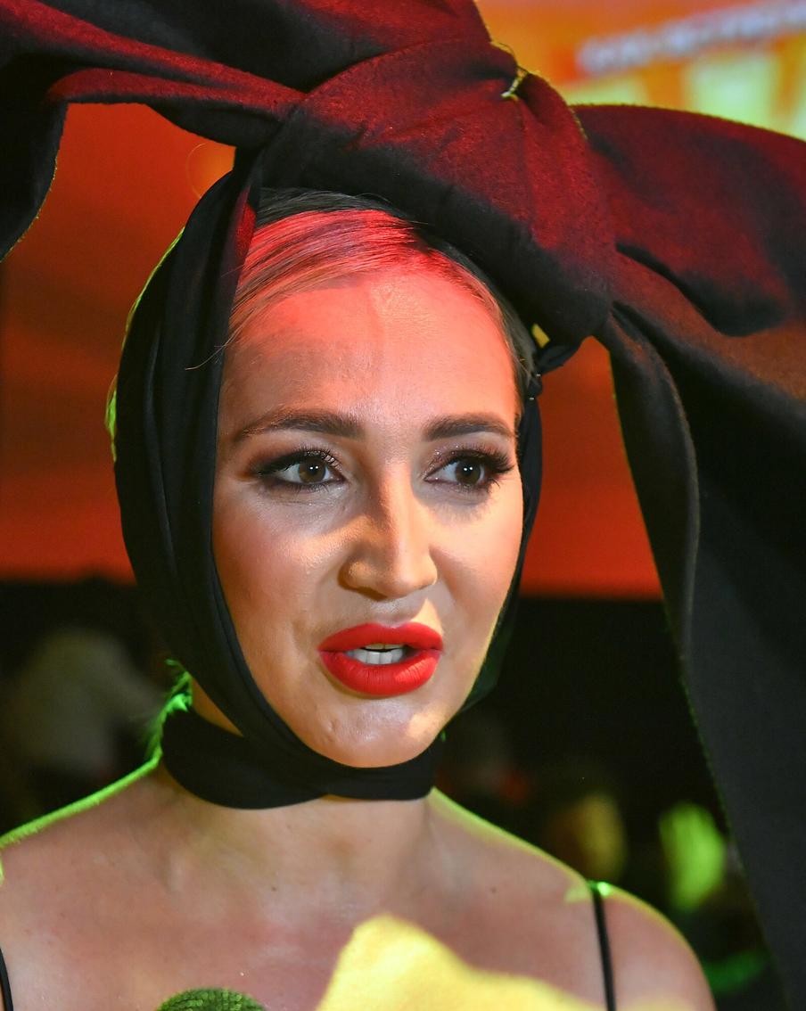 Ольга Бузова переносит тяжёлую болезнь на ногах. И каждый день ездит на перевязки