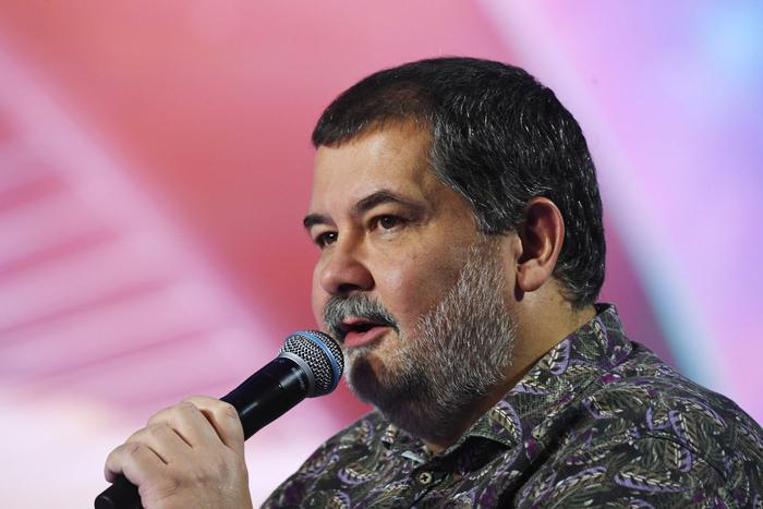 Сергей Лукьяненко поддержал кандидатуру Владимира Путина