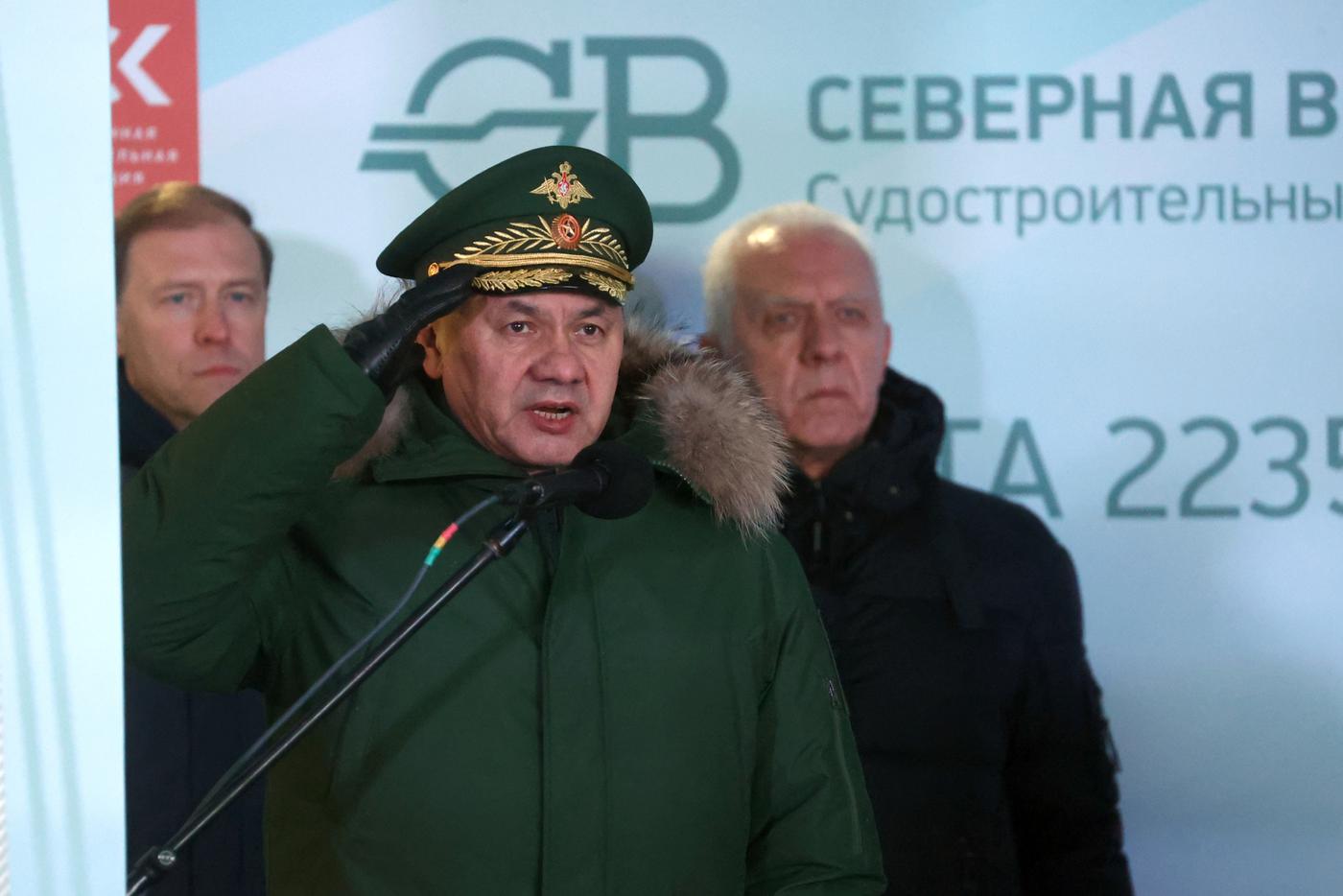 Российский министр обороны проверил выполнение госзаказа на военном заводе
