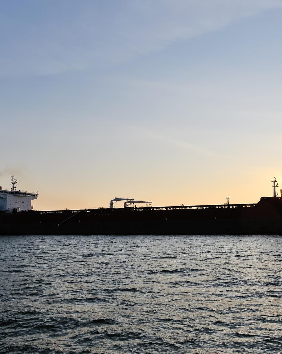 Хуситы атаковали танкер с российской нефтью