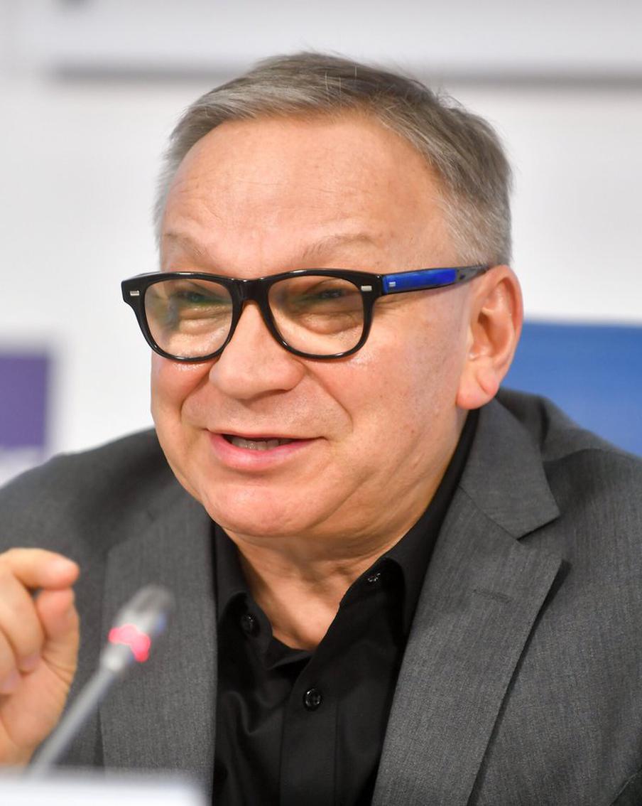 Кинорежиссёр Игорь Угольников поддержал решение президента участвовать в мартовских выборах