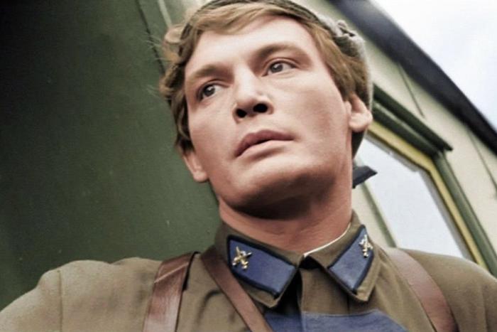 К юбилею Василия Ланового рассказываем, что осталось за кадром легендарного фильма "Офицеры"