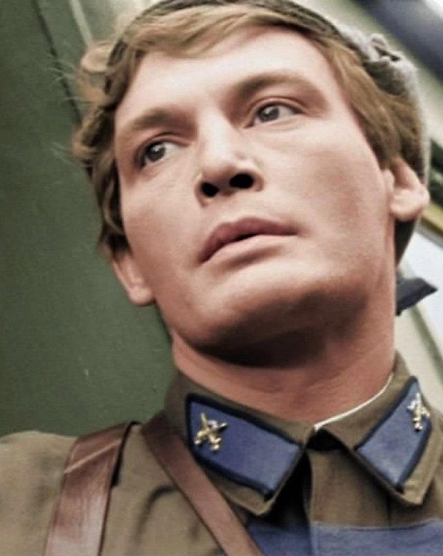 К юбилею Василия Ланового рассказываем, что осталось за кадром легендарного фильма "Офицеры"