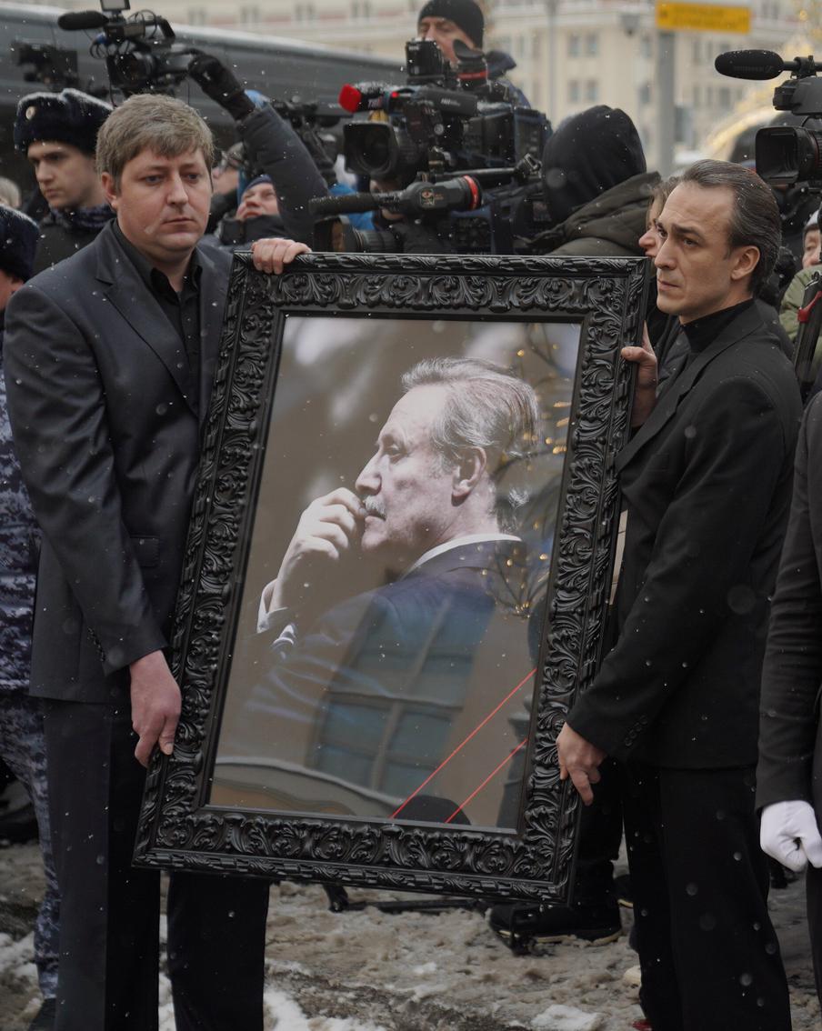 Церемония прощания с Соломиным завершилась аплодисментами