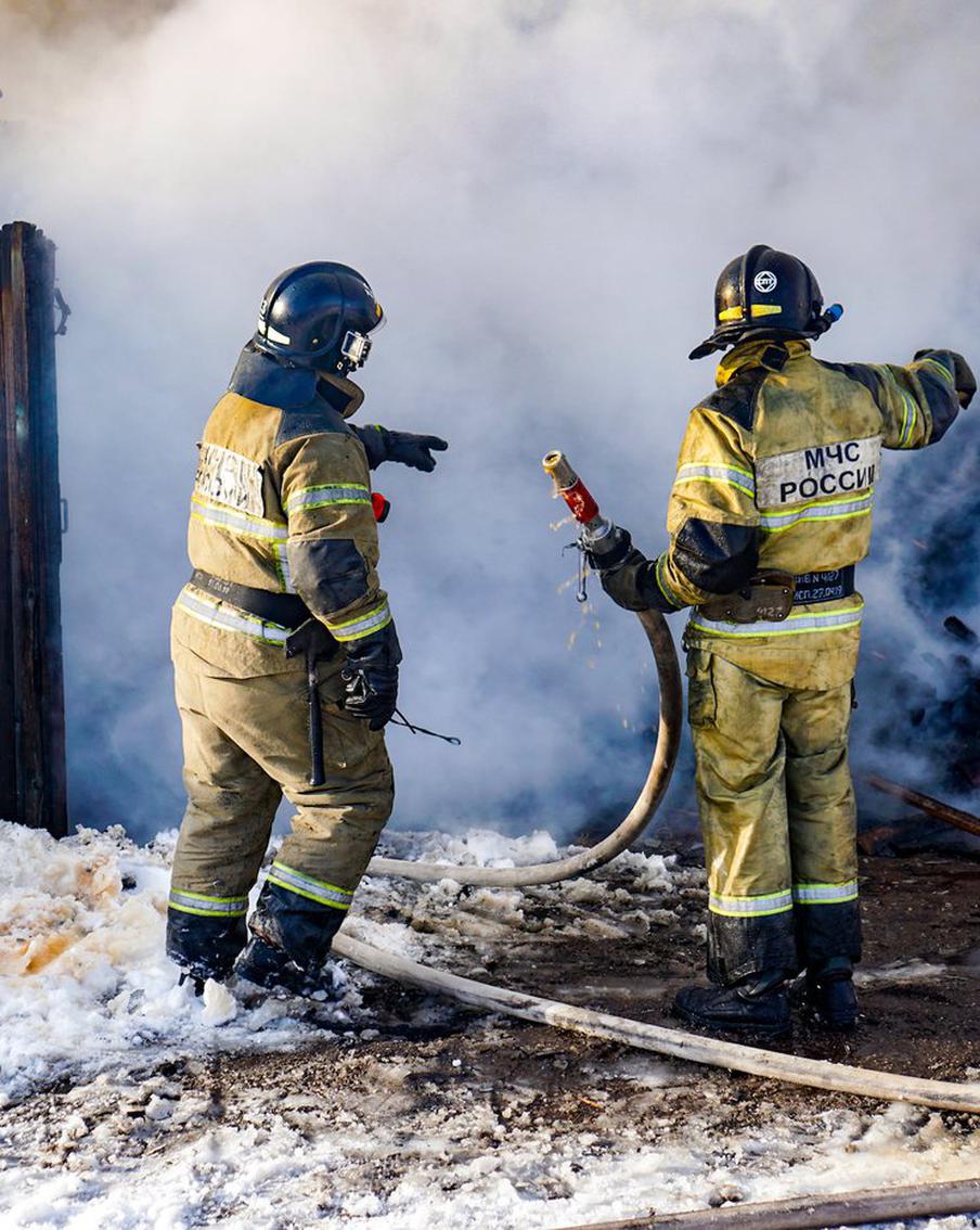 Шатурским огнеборцам удалось спасти из огня маленькую девочку
