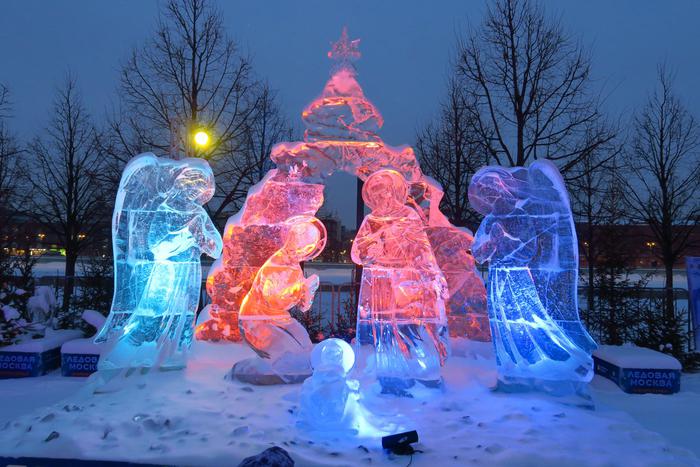 В "Музеоне" фестиваль ледовых скульптур. Они покорили зрителей своей холодной красотой