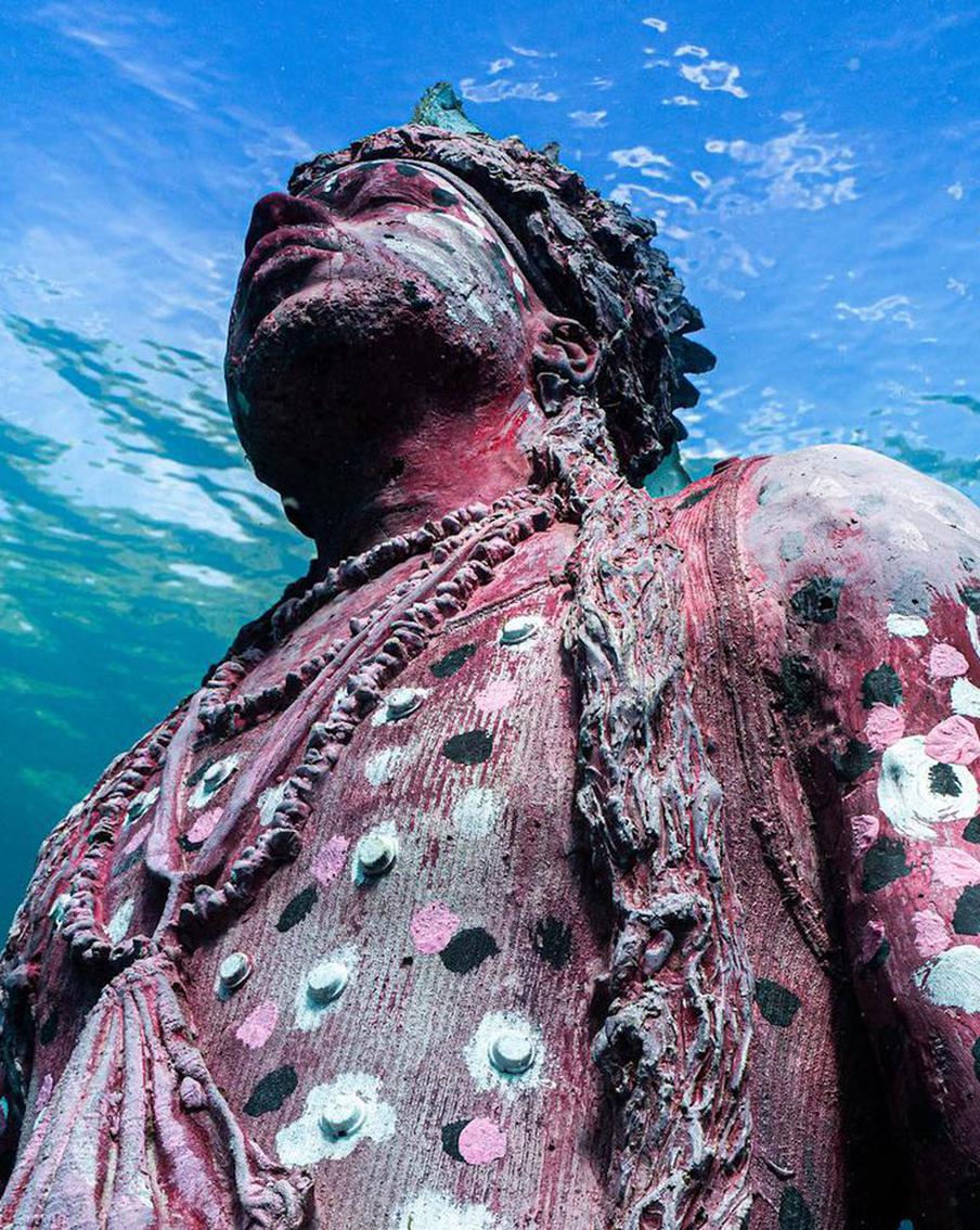 Британец "утопил" участников карнавала в Гренаде