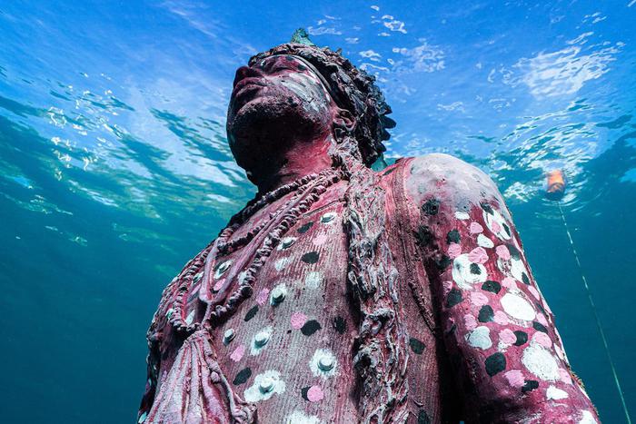 Британец "утопил" участников карнавала в Гренаде