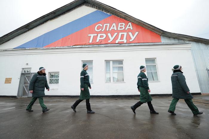 Песков заявил о проработке вопроса амнистии для части осуждённых женщин