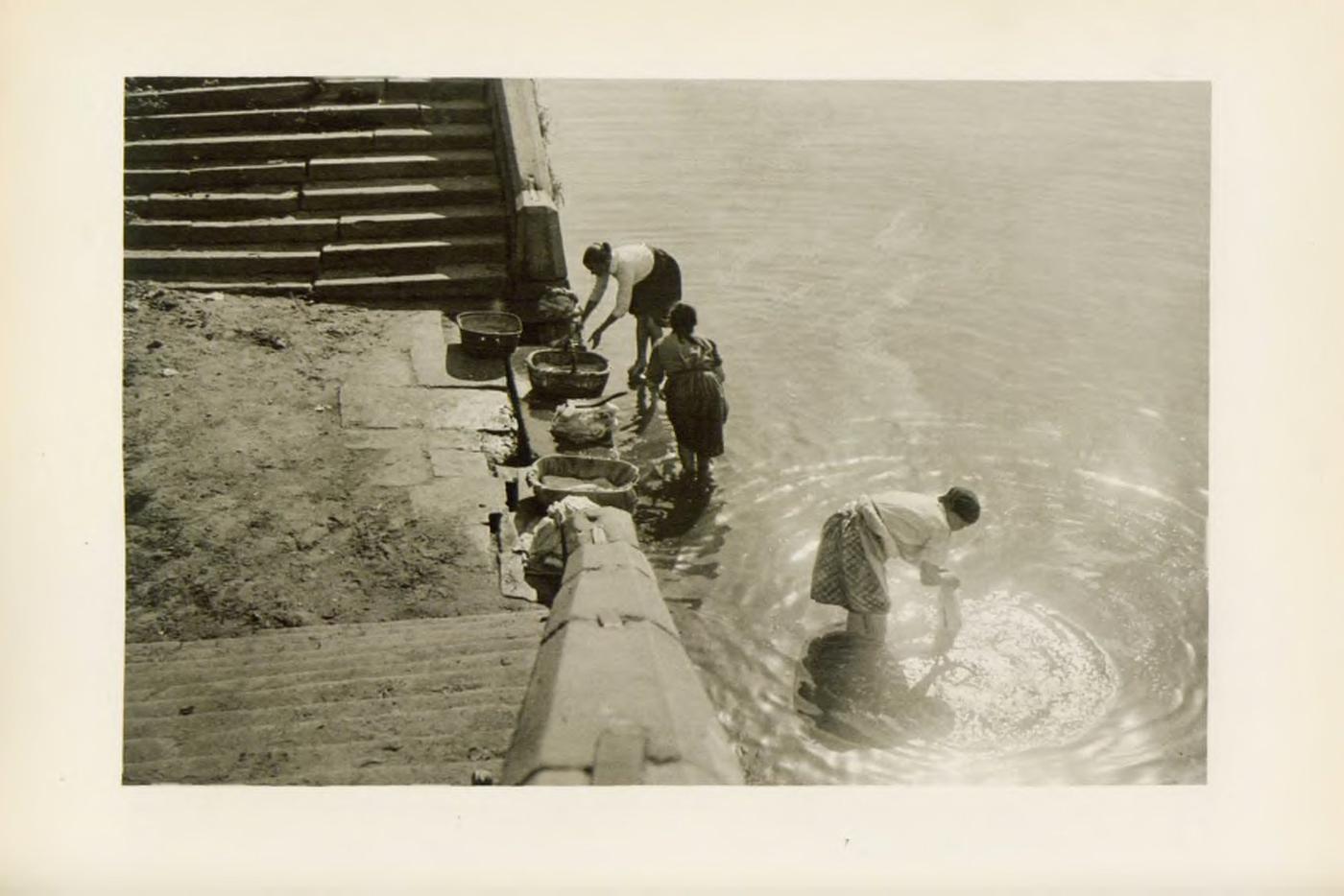 Прачки на набережной Москвы-реки