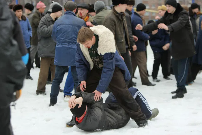 Выкрикивали цитаты из "Слова пацана": белгородские подростки жестоко избивали людей на улицах