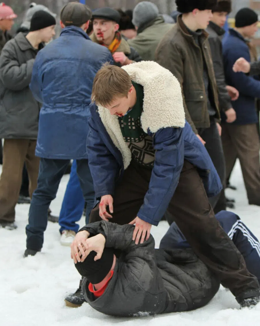 Выкрикивали цитаты из "Слова пацана": белгородские подростки жестоко избивали людей на улицах