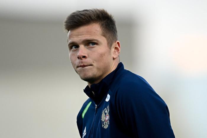 Футболист решил уйти из "Зенита" в ЦСКА. В ответ питерский клуб сослал "предателя" в дубль