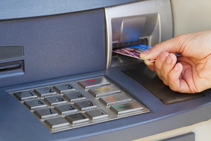 Эксперты рассказали, почему банки не могут помочь жертвам мошенников