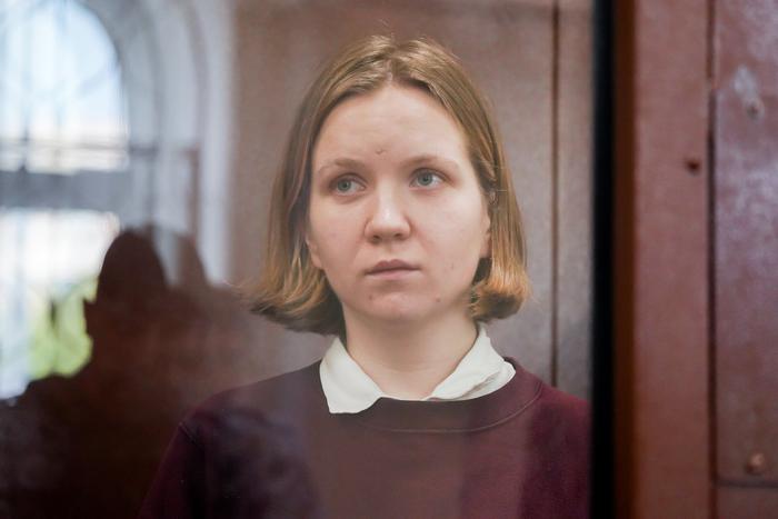 Для террористки Дарьи Треповой* запросили приговор: гособвинение требует назначить обвиняемой 28 лет колонии