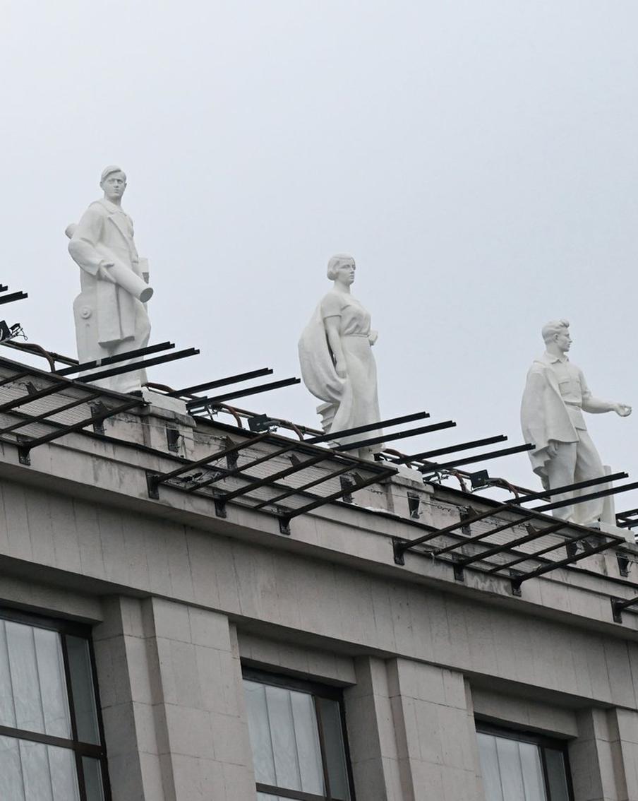 На крыше РГБ отреставрировали 22 исторических скульптуры