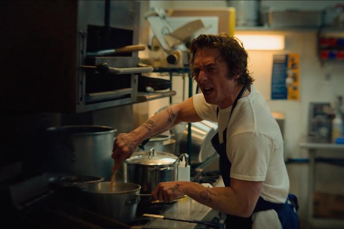 Шеф-повар Карми из сериала "Медведь" помог приготовить мясные рулетики по-итальянски