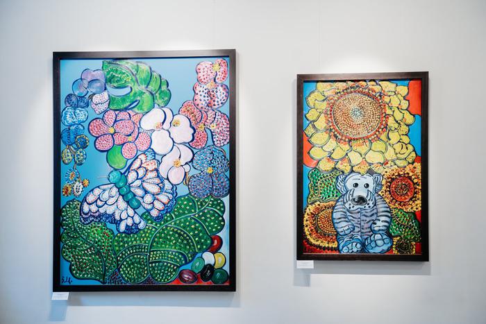 На картинах выросли подсолнухи, птицы и дивные сады