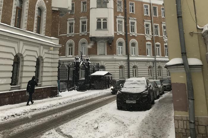 Москвичей предупредили о сильном снеге и ветре во вторник