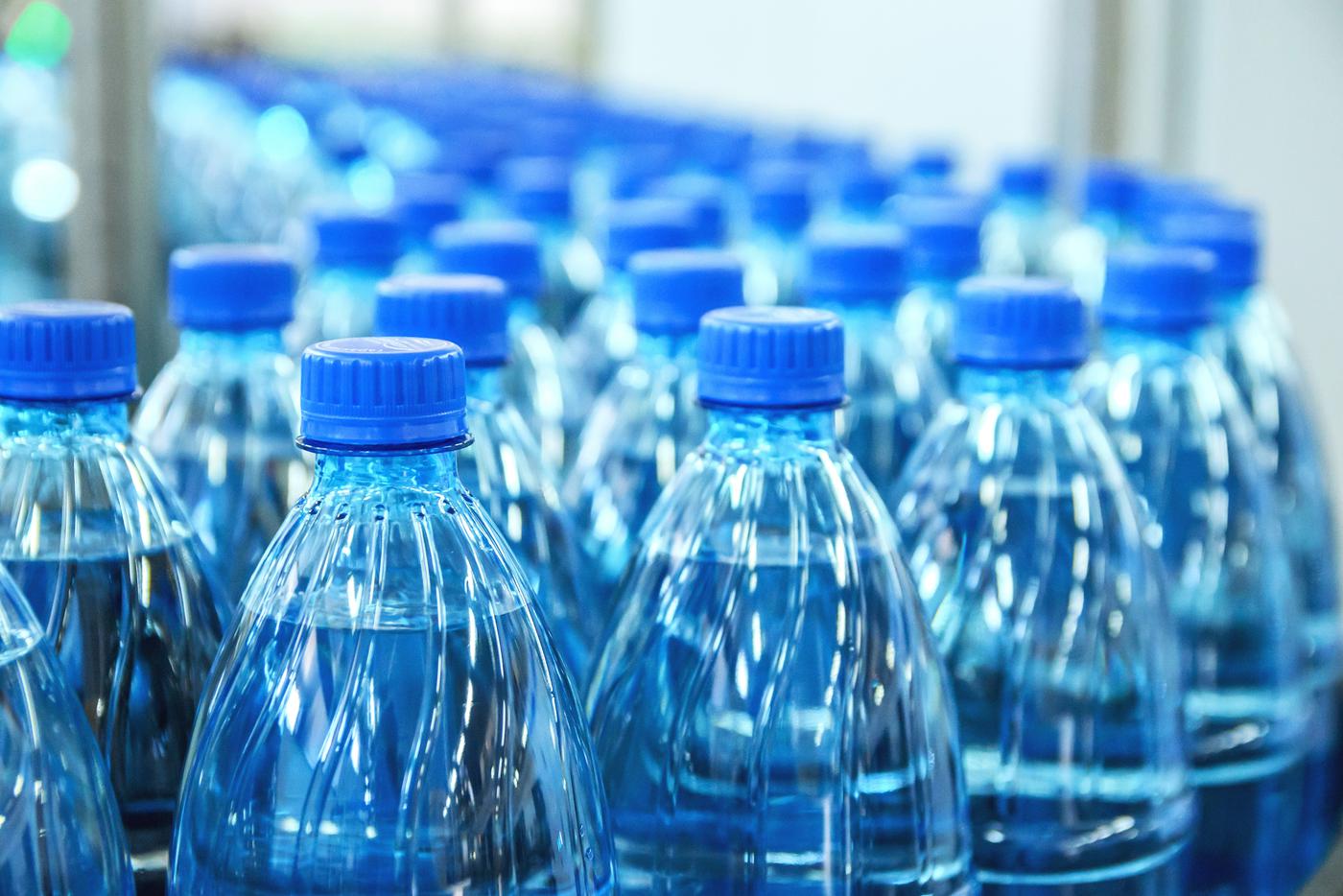 Нанопластик в бутилированной воде: выводы учёных обескураживают