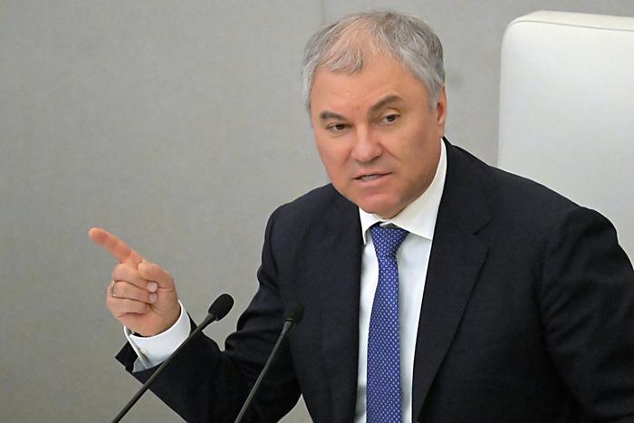 Госдума призвала осудить обстрелы Донецка, "громкие звуки" над Курском: хроника очередных событий украинского кризиса