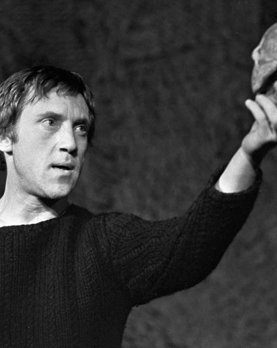 Те, кто знали Владимира Высоцкого, отмечали в нём искренность и работоспособность