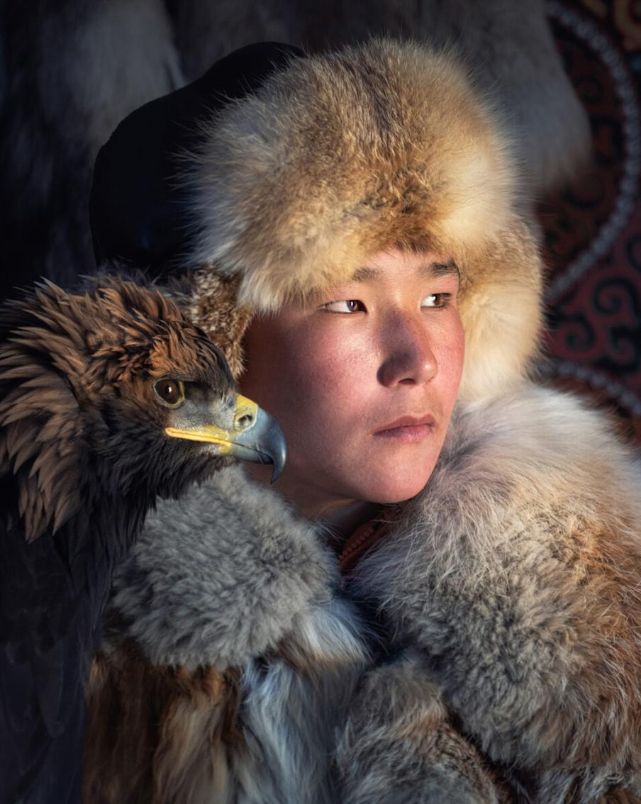 Молодой охотник и его верный спутник орёл растопили сердца жюри People Photography Award