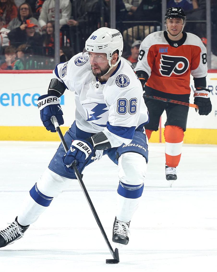 Кучеров возглавил бомбардирскую гонку НХЛ