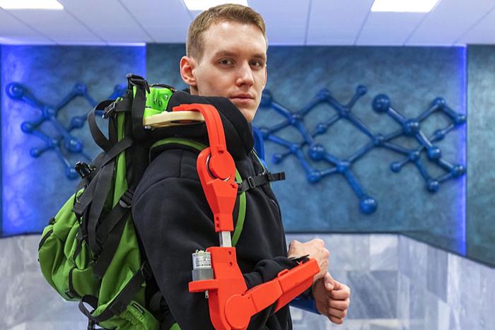 Обувь из бутылок и рука-киборг: москвичам рассказали о столичных изобретениях