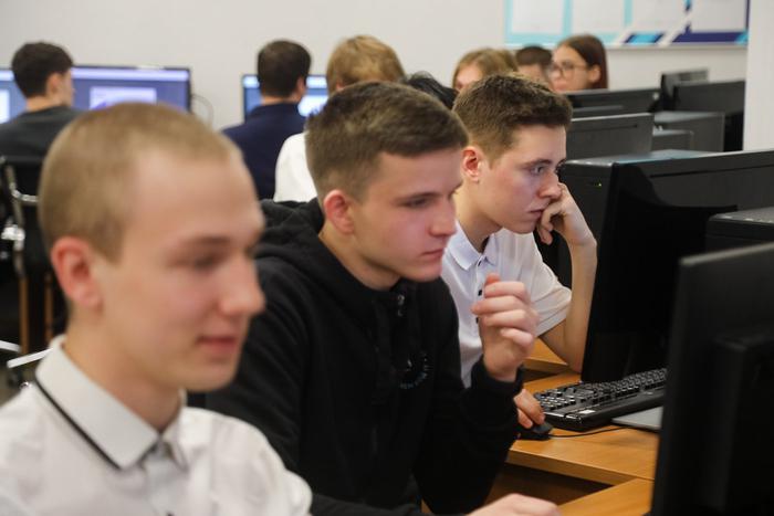 Развитием промышленности и появлением новых производств требует появления рабочих высокой квалификации