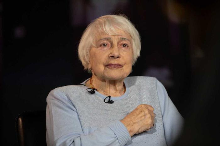 "Ели любую кожу, еловые иголки – смерть была всюду": интервью с женщиной, пережившей блокаду Ленинграда