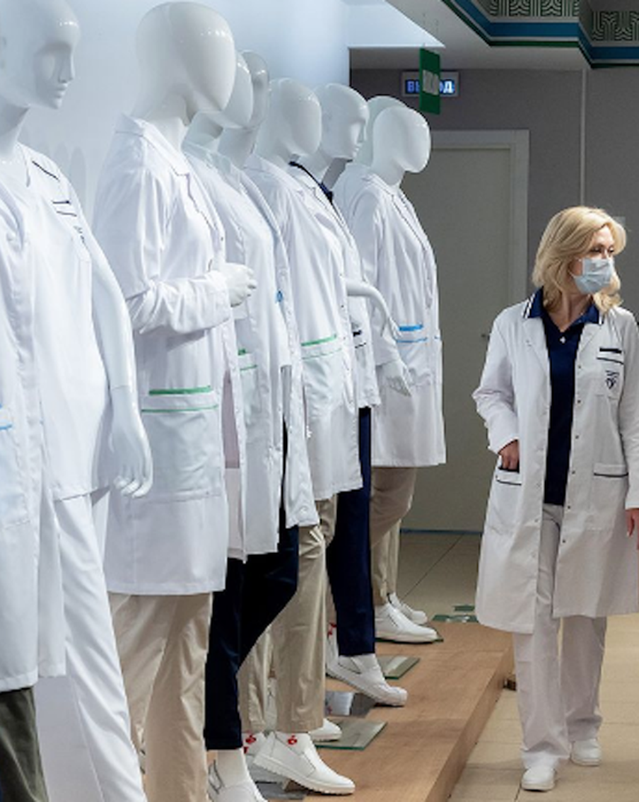 Столичных медиков продолжают обеспечивать единой униформой