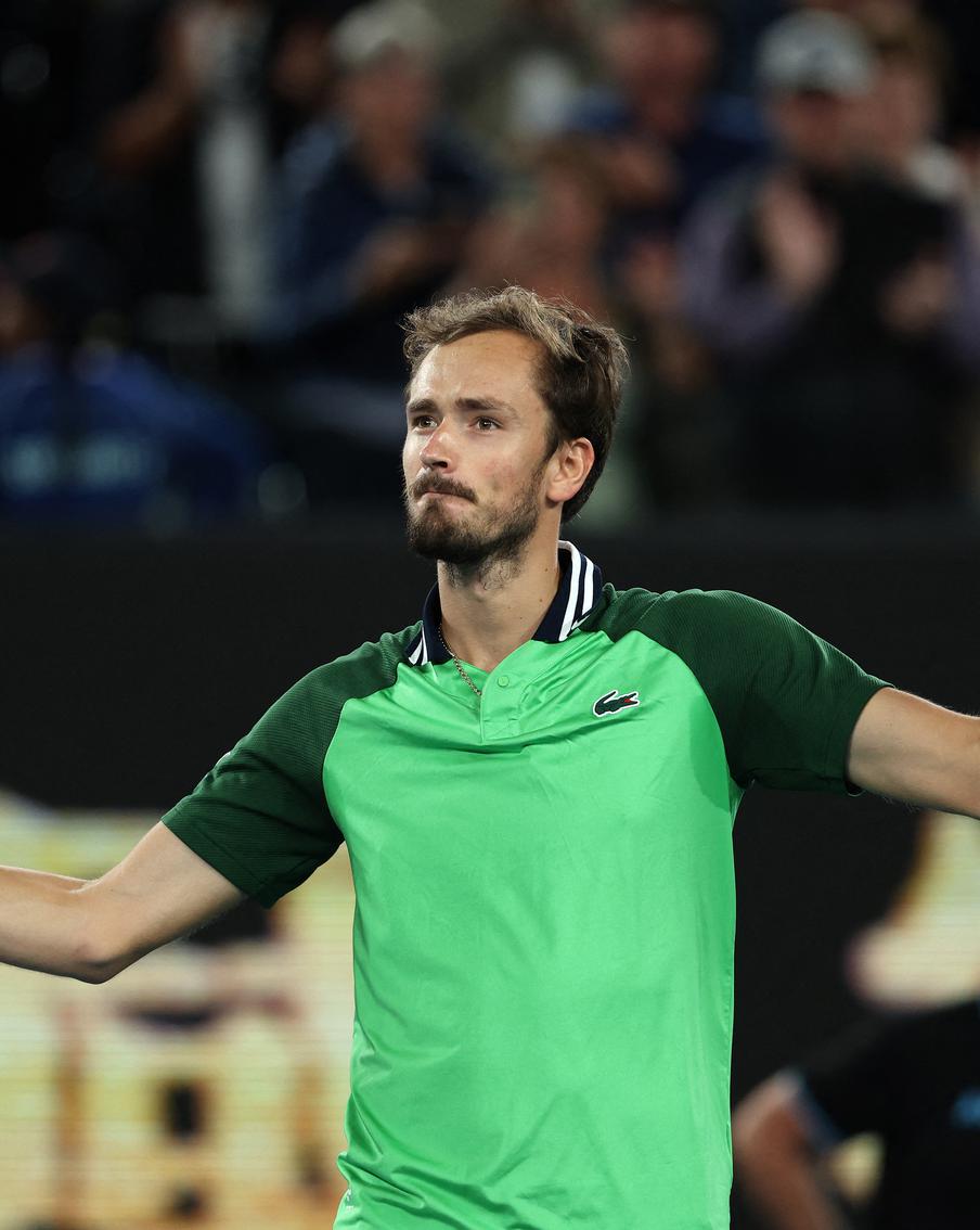 Российский теннисист прошёл в финал Australian Open, в полуфинальном матче он одолел Александра Зверева