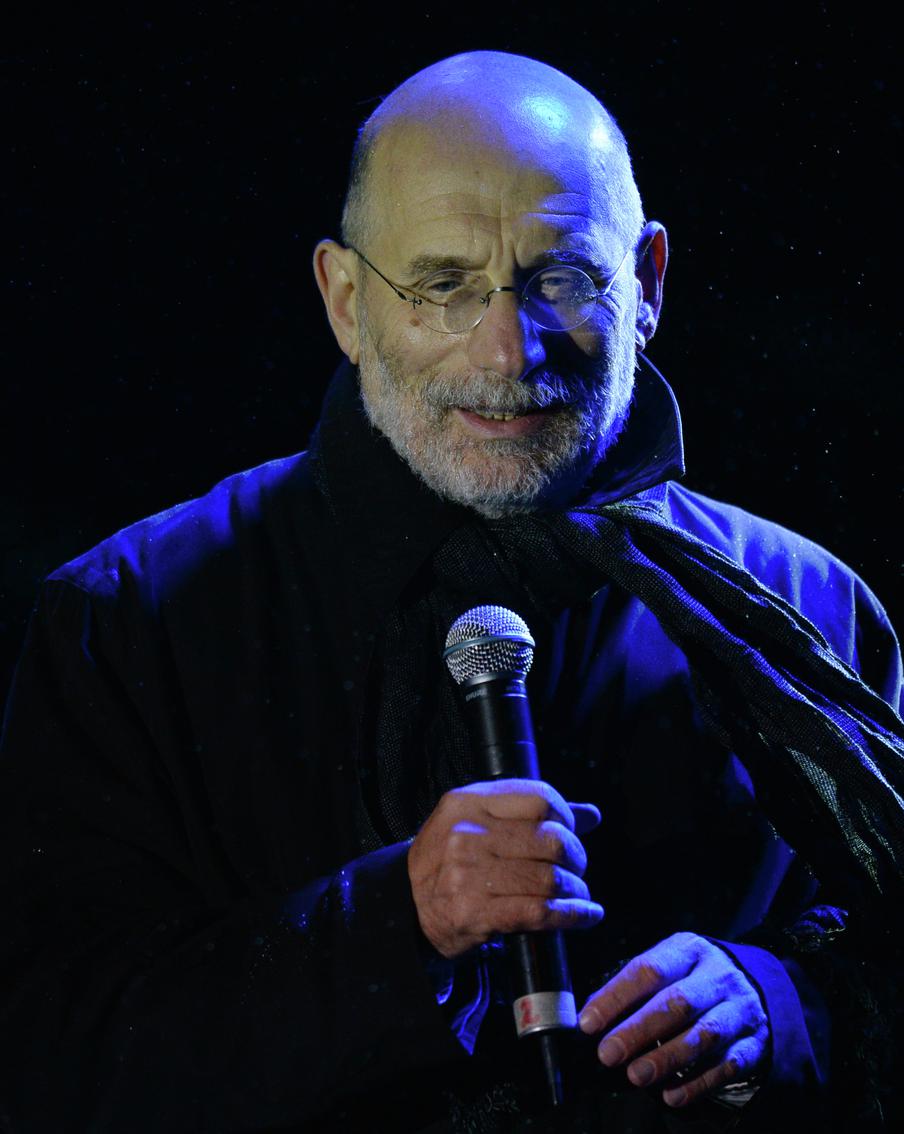 МВД объявило в розыск писателя Бориса Акунина