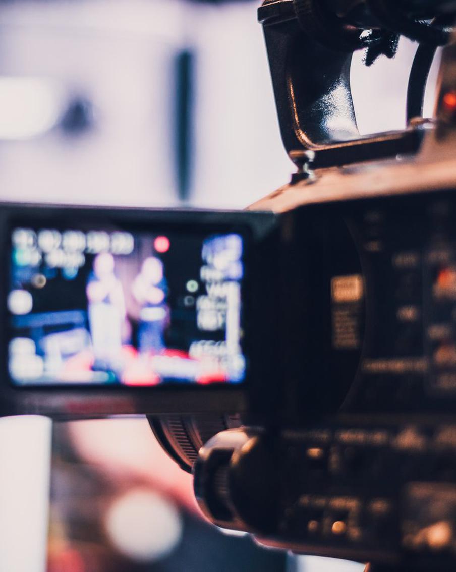 "Известия" сообщили о нападении на свою журналистку на семинаре VIP-коуча