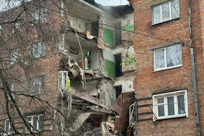 Часть аварийного дома в Ростове-на-Дону обрушилась