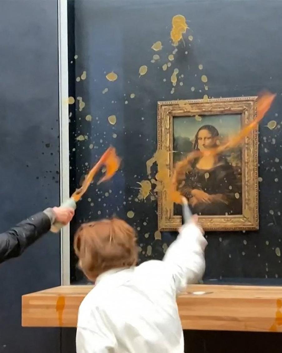 Экоактивисты облили супом знаменитую "Джоконду"