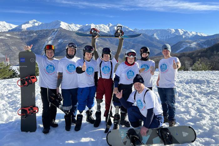 Кататься на сноуборде можно и без ног. Дети с протезами покорили склоны Красной Поляны