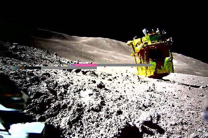 Японцы восстановили связь с лунным модулем SLIM