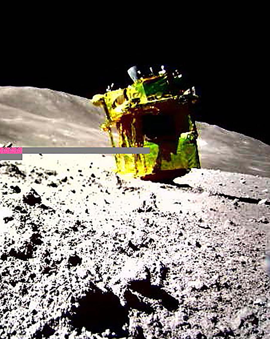 Японцы восстановили связь с лунным модулем SLIM