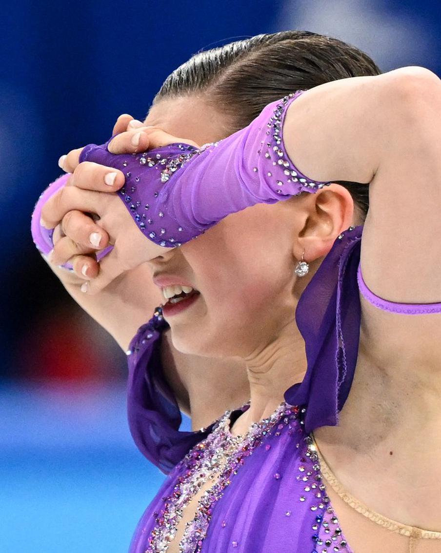 ISU лишил сборную РФ первого места в турнире фигуристов на Олимпиаде в Пекине