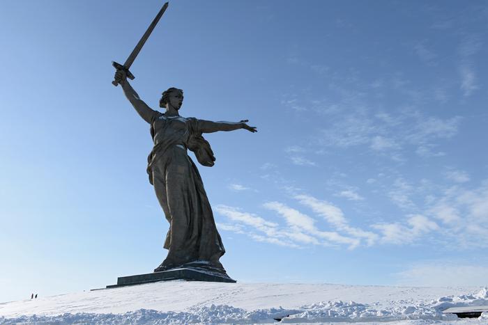 Собянин поздравил ветеранов ВОВ с годовщиной победы в битве под Сталинградом