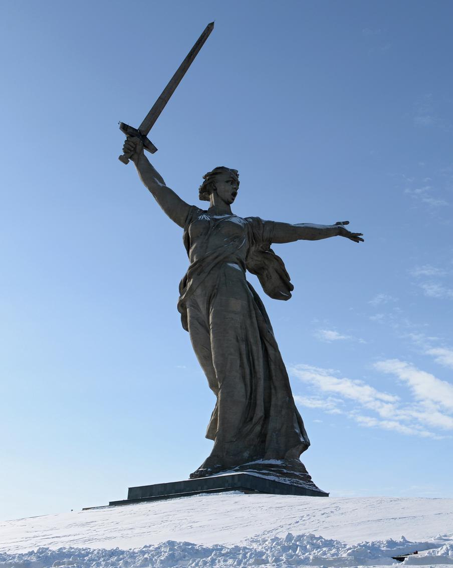 Собянин поздравил ветеранов ВОВ с годовщиной победы в битве под Сталинградом