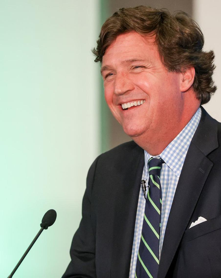 Планировавший взять интервью у Путина журналист Такер Карлсон приехал в Россию