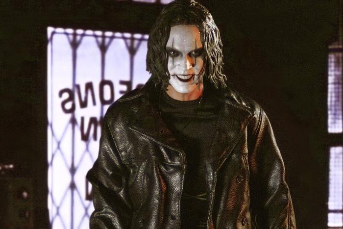 30 лет назад вышел готический триллер "Ворон", на котором погиб Брэндон Ли