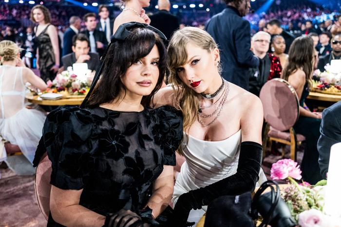 Похудевшая Агилера, Джей-Зи, пьющий из статуэтки, и другие яркие моменты вручения премии "Грэмми"