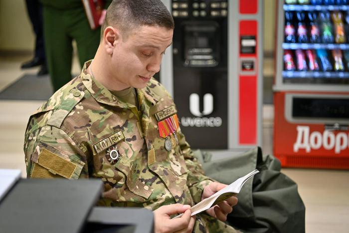 Мэр Москвы и министр обороны встретились с контрактниками в едином пункте отбора на военную службу